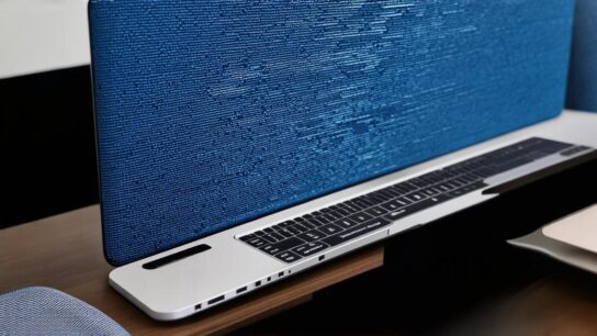 What are the responsibilities of an iOS developer