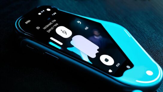 How to manage the screen during a FaceTime call in iOS 18